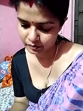 Hot Pakhi online show from 12/20/24, 11:00