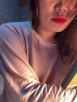 Snapshot of Laura8910 chatting on 12/03/24, 02:14 Laura8910 online show from 12/03/24, 02:14