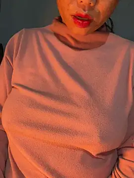 Snapshot of Laura8910 chatting on 12/06/24, 06:48 Laura8910 online show from 12/06/24, 06:48