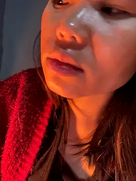 Snapshot of Laura8910 chatting on 12/09/24, 01:29 Laura8910 online show from 12/09/24, 01:29