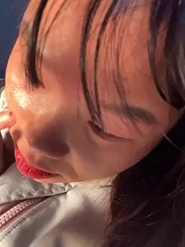 Snapshot of Laura8910 chatting on 12/14/24, 04:42 Laura8910 online show from 12/14/24, 04:42