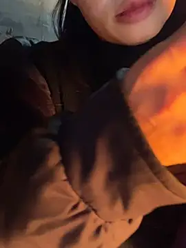 Snapshot of Laura8910 chatting on 01/21/25, 01:00 Laura8910 online show from 01/21/25, 01:00