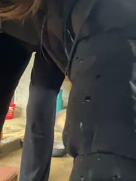 Snapshot of Laura8910 chatting on 01/22/25, 04:13 Laura8910 online show from 01/22/25, 04:13