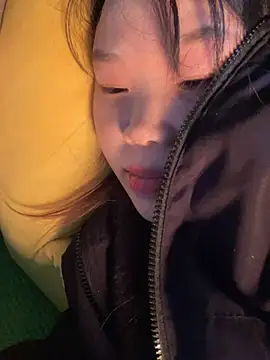 Snapshot of Laura8910 chatting on 01/22/25, 09:02 Laura8910 online show from 01/22/25, 09:02