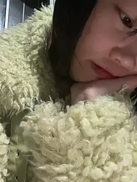 Snapshot of Laura8910 chatting on 02/20/25, 01:08 Laura8910 online show from 02/20/25, 01:08