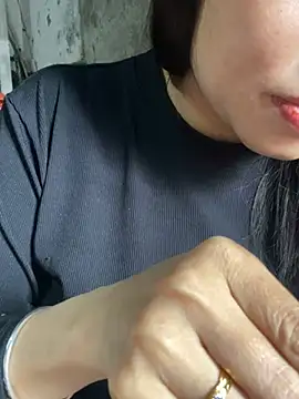 Snapshot of Laura8910 chatting on 03/11/25, 05:16 Laura8910 online show from 03/11/25, 05:16