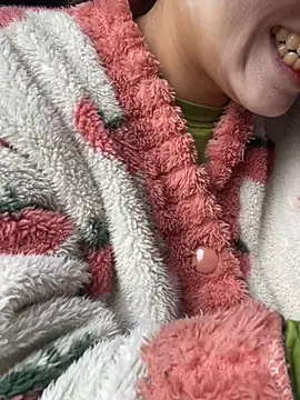 Snapshot of Laura8910 chatting on 03/17/25, 03:14 Laura8910 online show from 03/17/25, 03:14