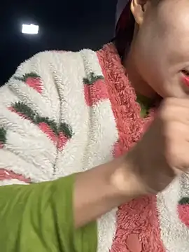 Snapshot of Laura8910 chatting on 03/18/25, 06:46 Laura8910 online show from 03/18/25, 06:46