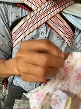 Snapshot of Laura8910 chatting on 10/28/25, 01:42 Laura8910 online show from 10/28/25, 01:42