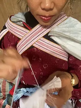 Snapshot of Laura8910 chatting on 10/31/25, 06:03 Laura8910 online show from 10/31/25, 06:03