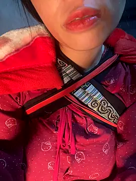 Snapshot of Laura8910 chatting on 11/09/25, 12:25 Laura8910 online show from 11/09/25, 12:25