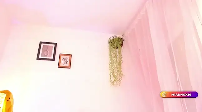 MiaKnox online show from 01/31/25, 12:07