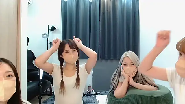 Snapshot of Samourai-Girls1 chatting on 01/15/25, 01:20 Samourai-Girls1 online show from 01/15/25, 01:20