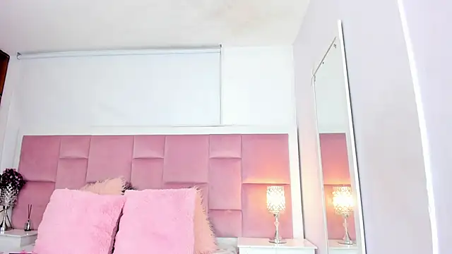 DaphneLloyd online show from 12/19/24, 08:44