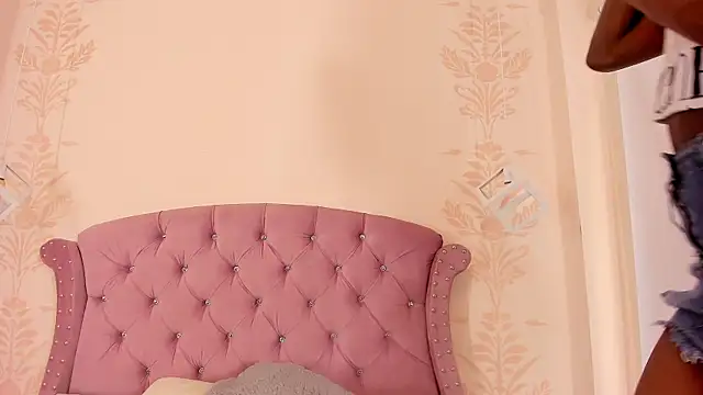 DaphneLloyd online show from 09/29/25, 08:02