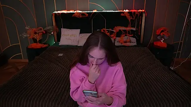 Snapshot of PamelaXX_ chatting on 10/24/25, 08:05 PamelaXX online show from 10/24/25, 08:05