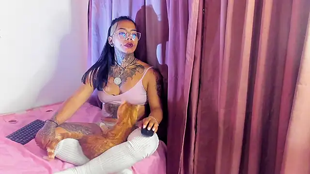 Snapshot of nicole_volkov chatting on 01/10/25, 04:44 nicole volkov online show from 01/10/25, 04:44