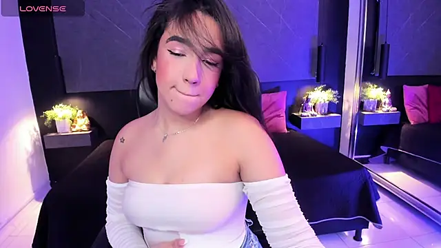 SaraaMills online show from 05/15/26, 03:46