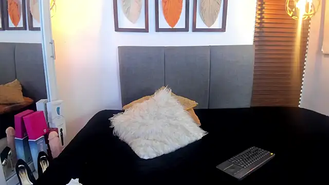 Scarleth swann online show from 10/09/25, 11:41