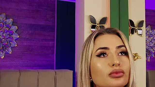 LoraDevine online show from 10/20/25, 10:10