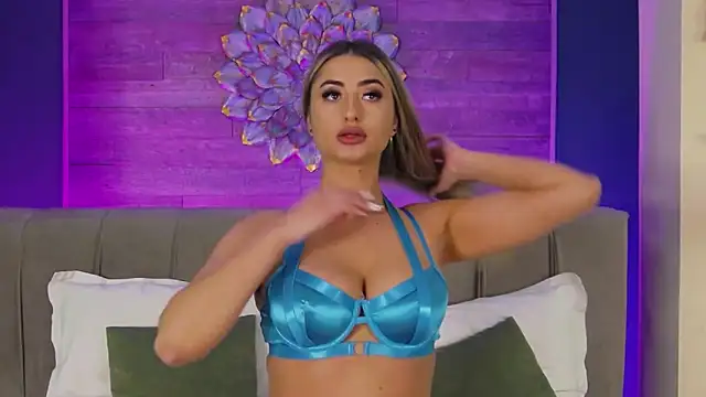 LoraDevine online show from 05/22/26, 08:03