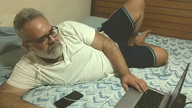 Snapshot of DockTVXXX chatting on 10/15/25, 10:26 DockTVXXX online show from 10/15/25, 10:26