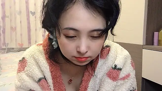 Snapshot of Hanicarrot chatting on 12/09/24, 12:01 Hanicarrot online show from 12/09/24, 12:01