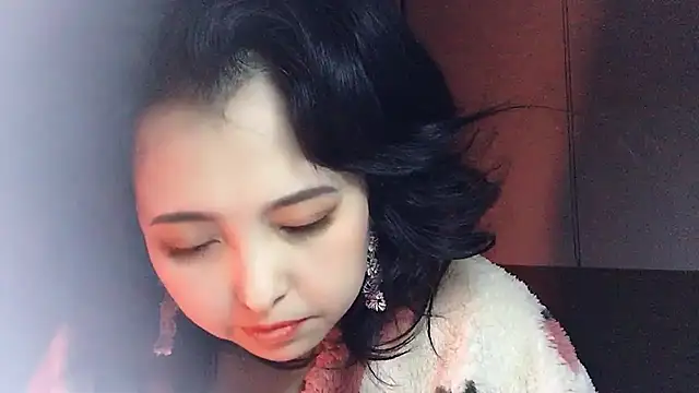 Snapshot of Hanicarrot chatting on 12/15/24, 09:42 Hanicarrot online show from 12/15/24, 09:42