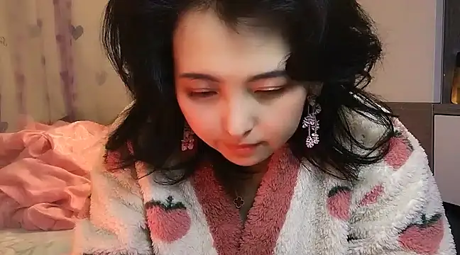 Snapshot of Hanicarrot chatting on 12/19/24, 04:57 Hanicarrot online show from 12/19/24, 04:57