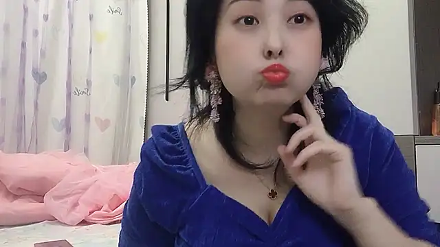 Snapshot of Hanicarrot chatting on 12/27/24, 12:07 Hanicarrot online show from 12/27/24, 12:07