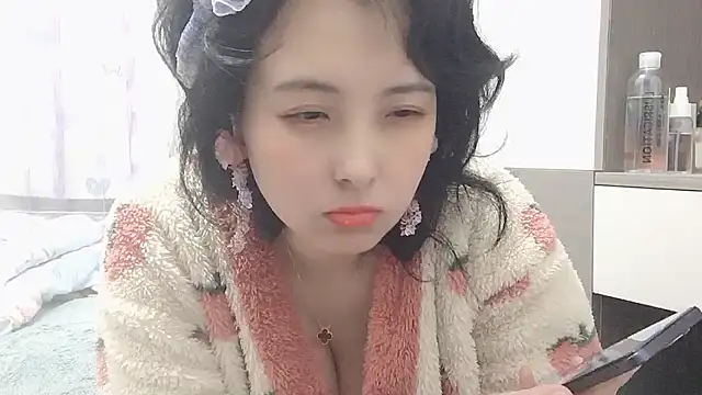 Snapshot of Hanicarrot chatting on 01/14/25, 02:22 Hanicarrot online show from 01/14/25, 02:22