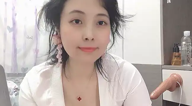 Snapshot of Hanicarrot chatting on 01/14/25, 09:20 Hanicarrot online show from 01/14/25, 09:20