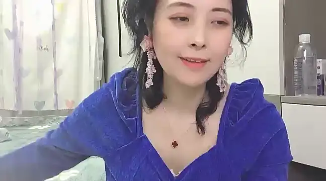 Snapshot of Hanicarrot chatting on 01/15/25, 06:29 Hanicarrot online show from 01/15/25, 06:29