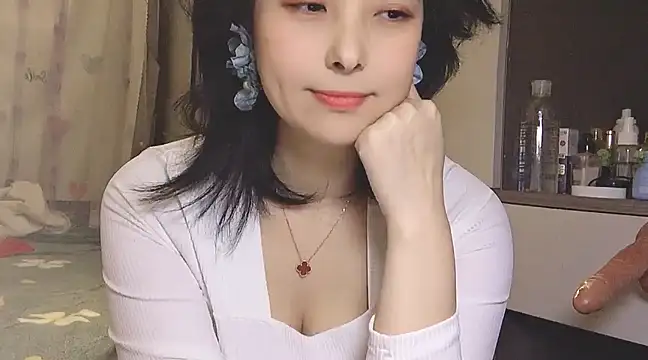 Snapshot of Hanicarrot chatting on 01/16/25, 04:28 Hanicarrot online show from 01/16/25, 04:28