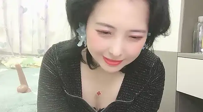 Snapshot of Hanicarrot chatting on 01/19/25, 06:32 Hanicarrot online show from 01/19/25, 06:32