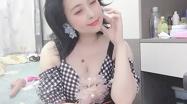 Snapshot of Hanicarrot chatting on 01/19/25, 10:06 Hanicarrot online show from 01/19/25, 10:06