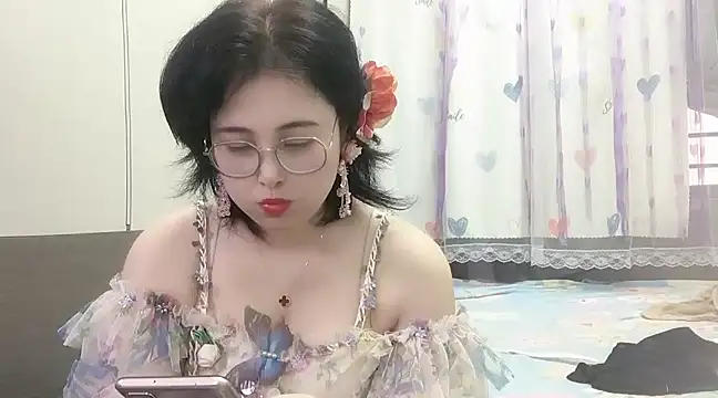 Snapshot of Hanicarrot chatting on 02/11/25, 08:48 Hanicarrot online show from 02/11/25, 08:48