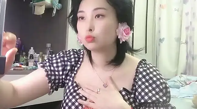 Snapshot of Hanicarrot chatting on 02/15/25, 02:22 Hanicarrot online show from 02/15/25, 02:22