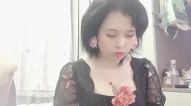 Snapshot of Hanicarrot chatting on 02/21/25, 12:28 Hanicarrot online show from 02/21/25, 12:28