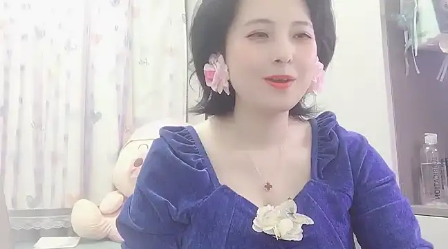 Snapshot of Hanicarrot chatting on 03/05/25, 05:08 Hanicarrot online show from 03/05/25, 05:08