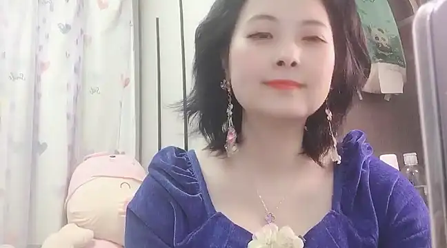 Snapshot of Hanicarrot chatting on 03/10/25, 10:13 Hanicarrot online show from 03/10/25, 10:13