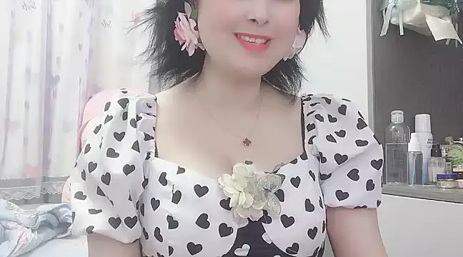 Snapshot of Hanicarrot chatting on 03/18/25, 12:49 Hanicarrot online show from 03/18/25, 12:49
