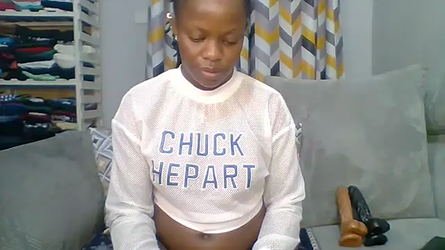 Petite 254 online show from 10/08/25, 10:51