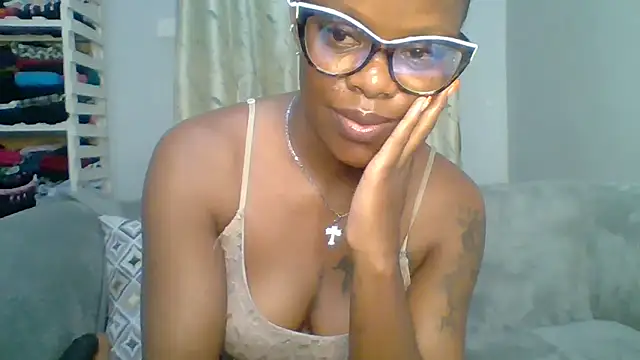 Petite 254 online show from 04/21/26, 12:23