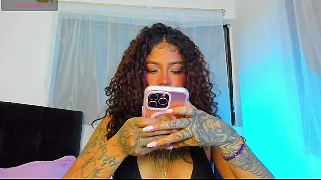 Snapshot of JuliaRose_ks chatting on 05/15/26, 01:45 JuliaRose ks online show from 05/15/26, 01:45