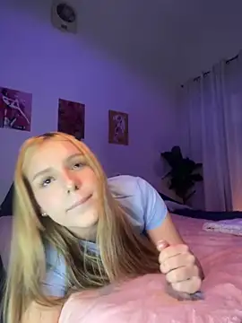 Snapshot of AlinaCarter chatting on 10/15/25, 11:49 AlinaCarter online show from 10/15/25, 11:49