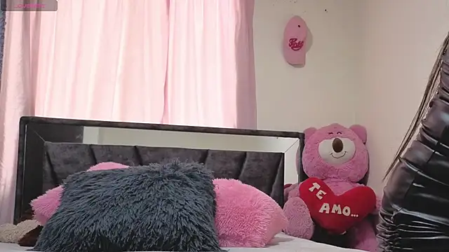 Hotsamantamature online show from 11/05/25, 09:04