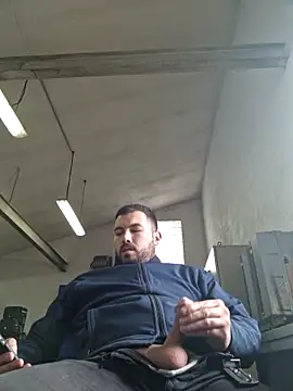 Snapshot of Leonormaldick chatting on 12/18/24, 10:51 Leonormaldick online show from 12/18/24, 10:51