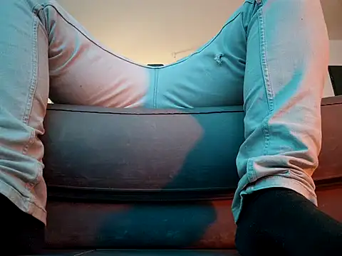 Snapshot of Leonormaldick chatting on 03/11/25, 12:17 Leonormaldick online show from 03/11/25, 12:17