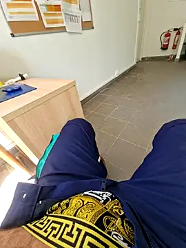 Snapshot of Leonormaldick chatting on 09/22/25, 12:40 Leonormaldick online show from 09/22/25, 12:40